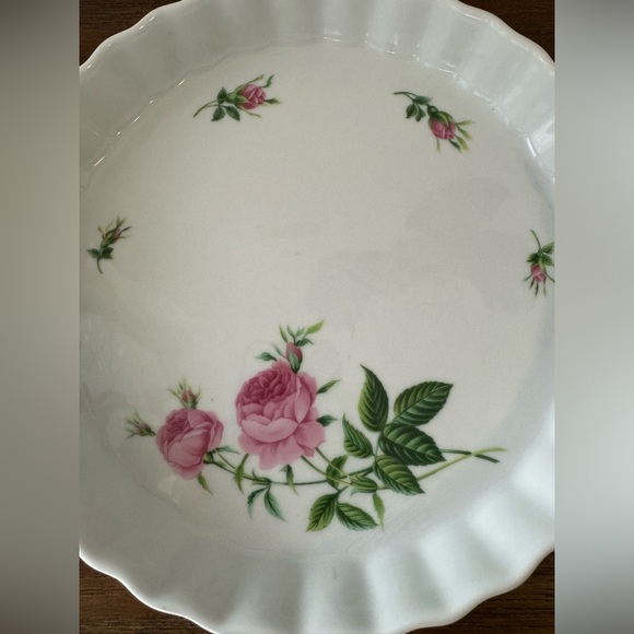 Vintage Christineholm Porcelain Rose Ruffled Edges Baking Dish 1970’s, 9.5”x1.5” - Picture 3 of 10